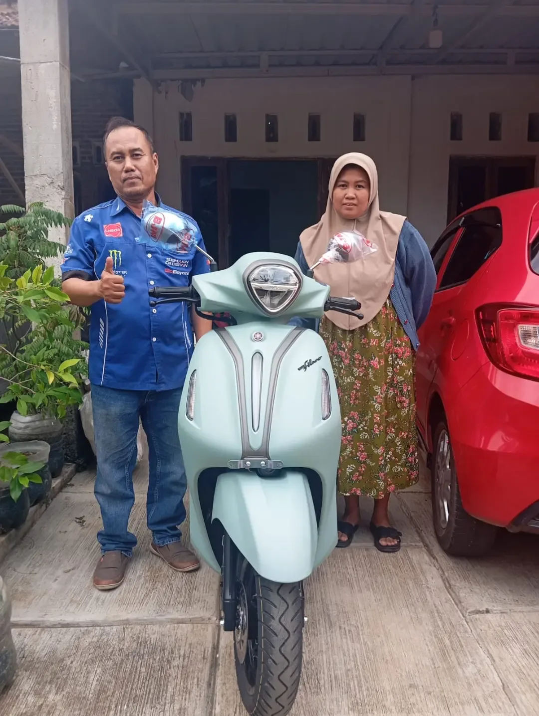 Penyerahan motor oleh Slamet Mulyono