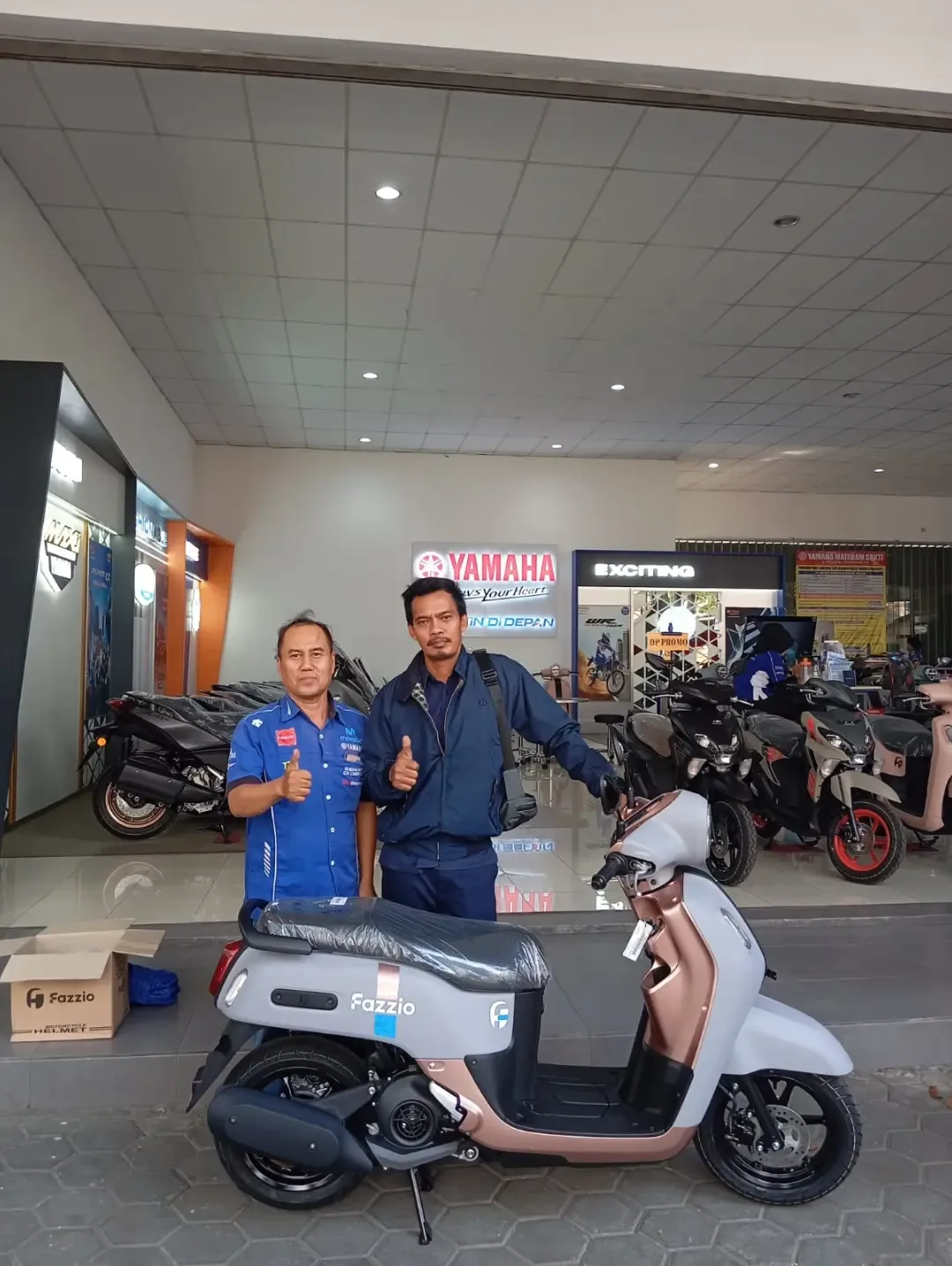 Penyerahan motor oleh Slamet Mulyono