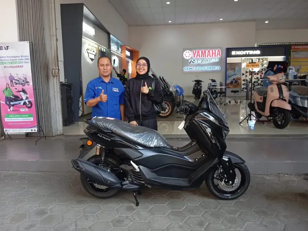 Penyerahan motor oleh Slamet Mulyono